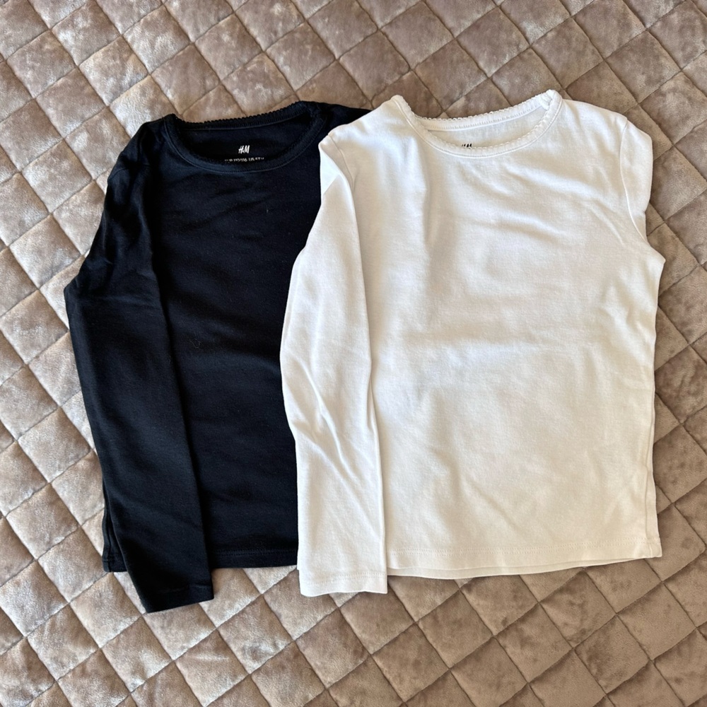 2 H&M GIRLS LIKE NEW SIZE 4-6Y WHITE AND BLACK LONG SLEEVE SHIRTS